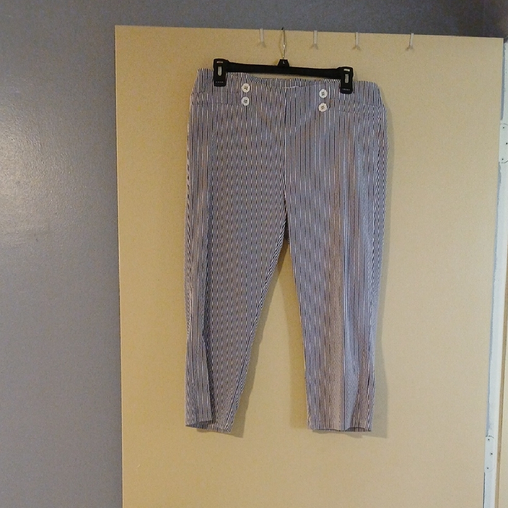 89th & Madison Navy and White Striped Capris